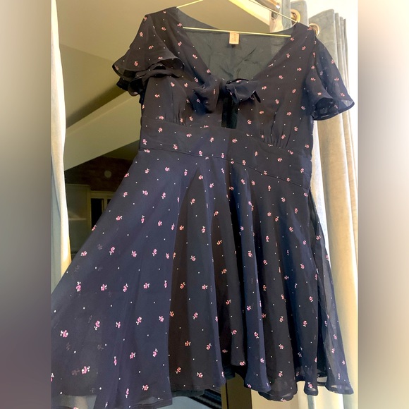 Dresses & Skirts - Front knotted mini dress